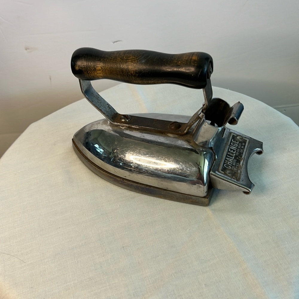 Challenge vintage electric iron